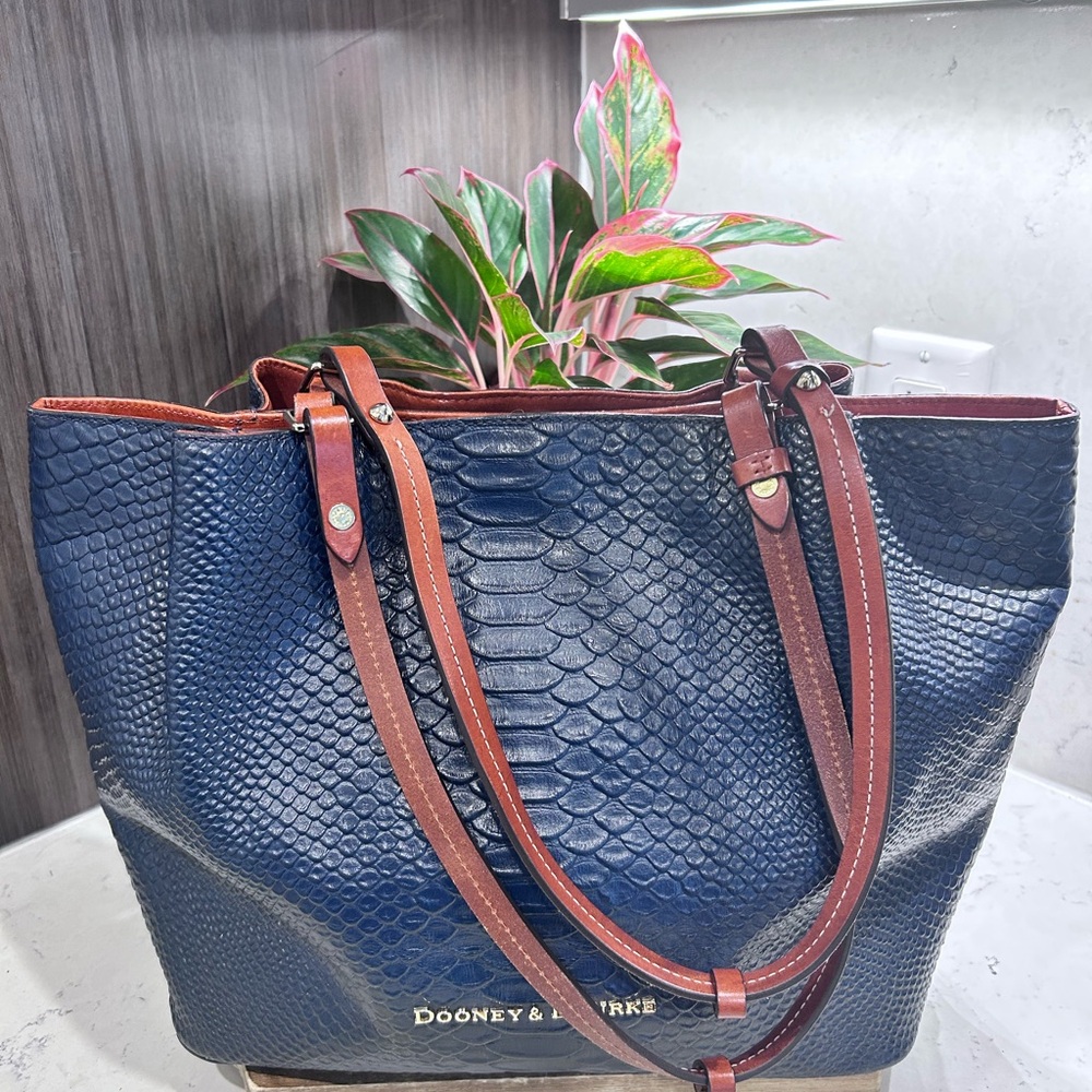 Dooney And Bourke Bag